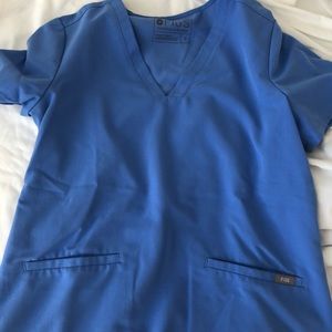 Figs Three Pocket Scrub Top